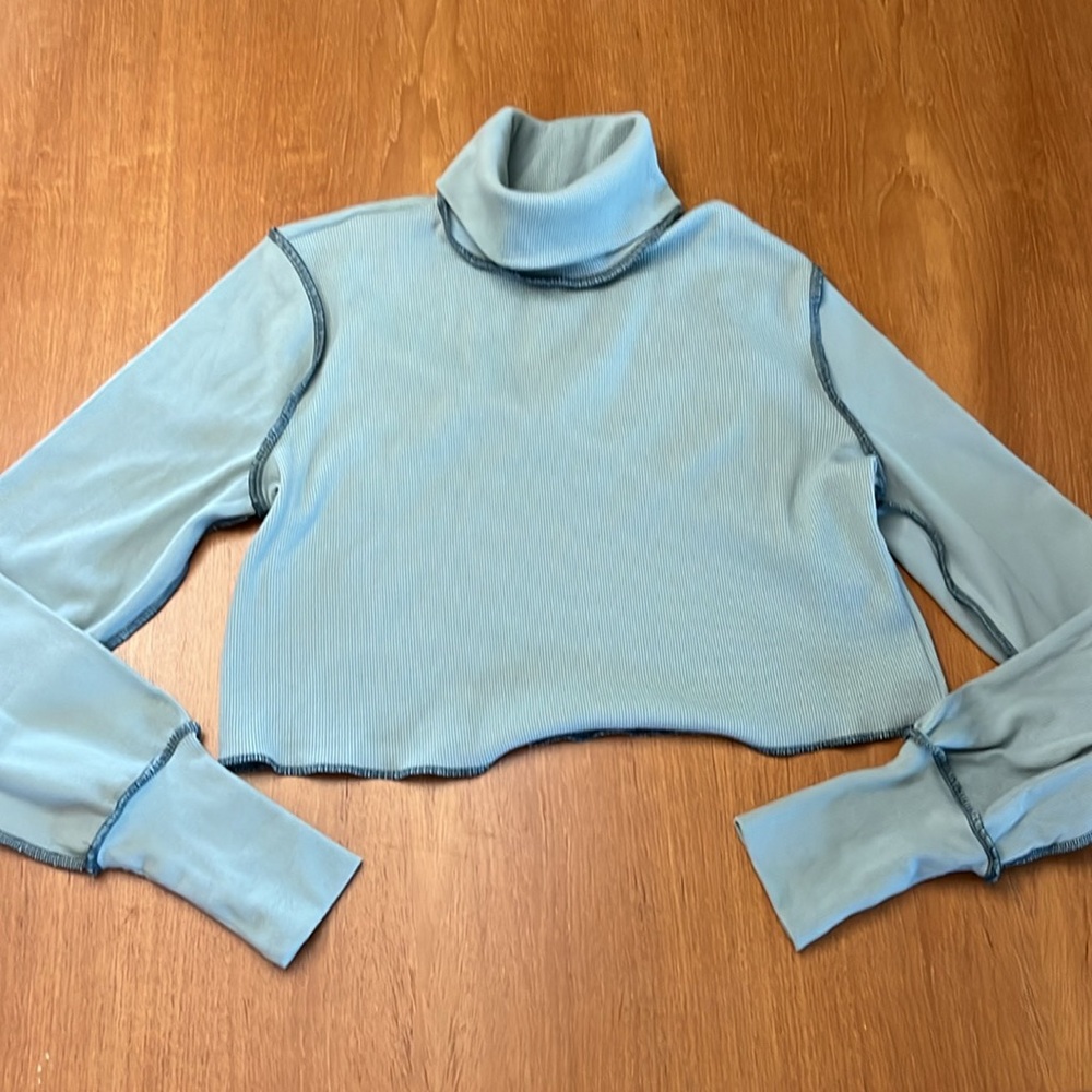 Forever 21 Cropped Long Sleeve Turtleneck, Exposed Seams, Cotton Blend, Size S